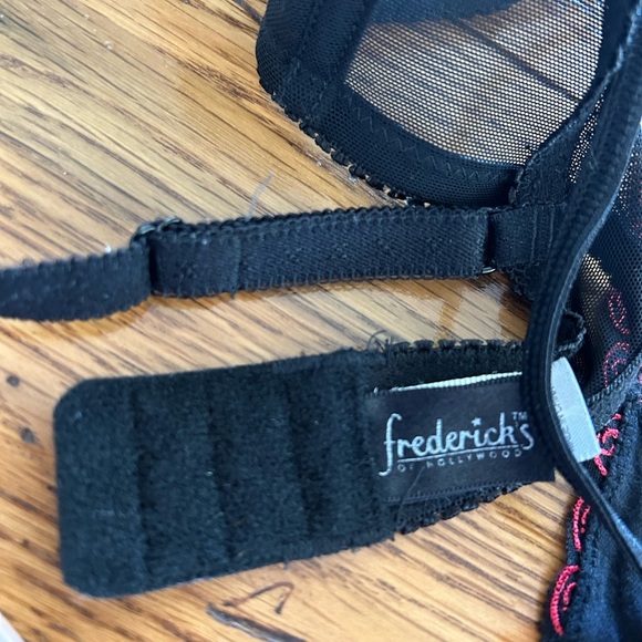 Fredricks of Hollywood - Picture 5 of 10